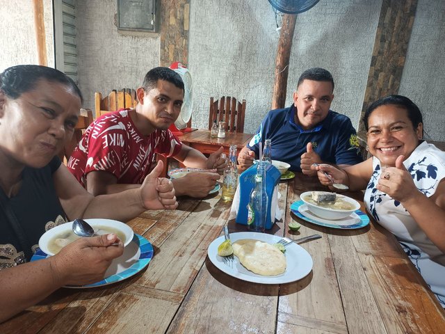Sopa con familia.jpg