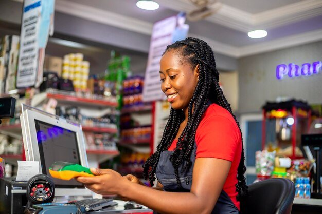 closeup-customer-using-her-credit-card-pay-goods-brought-from-supermarket_505521-569.jpg