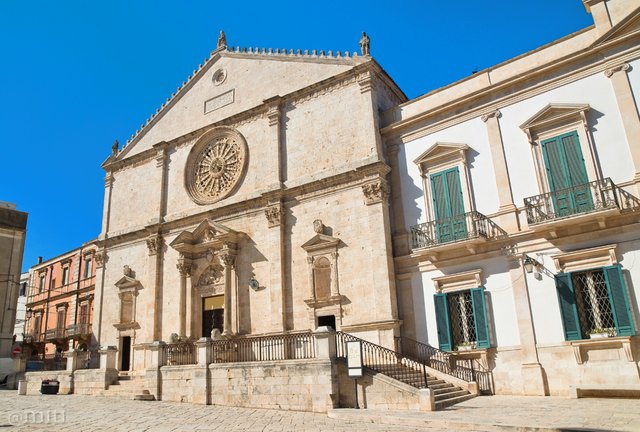 acquaviva cattedrale.jpg