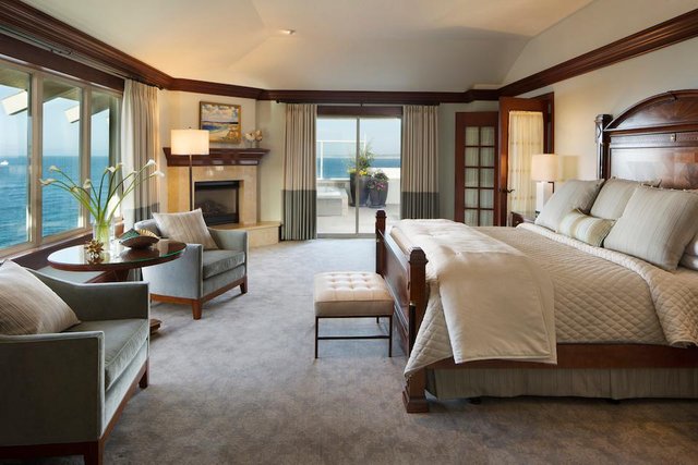 FORBES-Top20Destinations-Monterey-MontereyPlazaHotelSpa-PresidentialSuiteBedroom-CreditWoodsideHotels.jpg