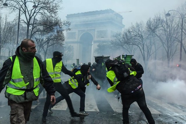 838_gilets_jaunes.jpg