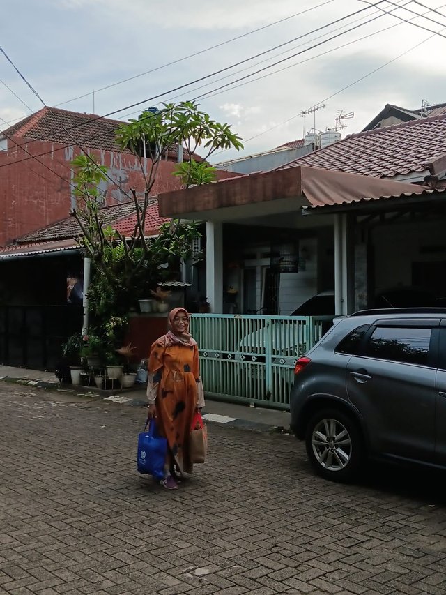 ke rumah bua aisyah.jpg