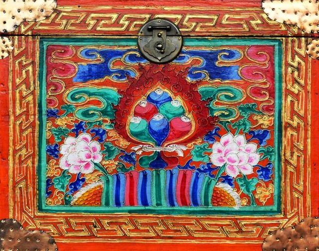 _tibetan-furniture-torma-trunk.jpg