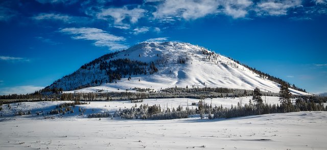Pixabay - Wyoming to Rule Yellowstone - bunson-peak-1589003_1920.jpg