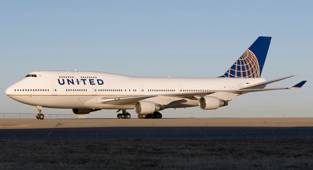 United_Boeing_747_400_2.jpg