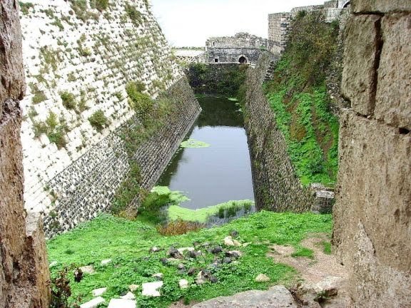 800px-crac_des_chevaliers2.jpg