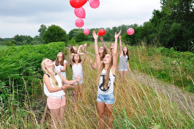 girls-1563093_1280.jpg