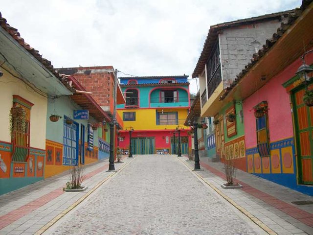 calle-guatape.jpg