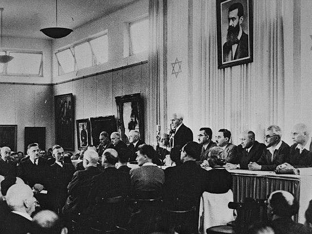 800px-Flickr_-_Government_Press_Office_(GPO)_-_David_Ben_Gurion_reading_the_Declaration_of_Independence.jpg