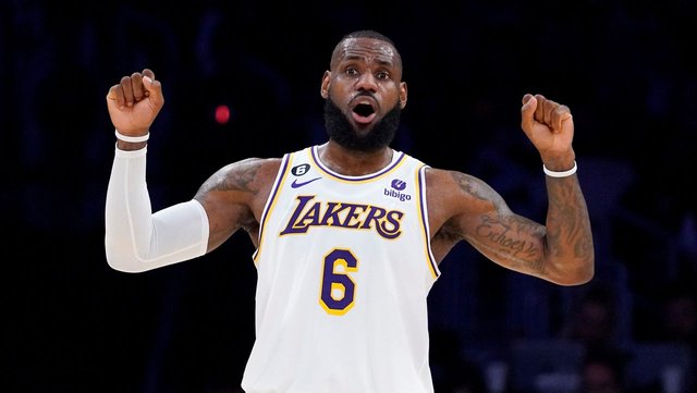 lebron_james_lakers_AP_ca_0409_AP23099740120100.jpg