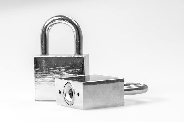 castle-security-padlock-sure-metal-closed-security-lock-key-hole-close.jpg