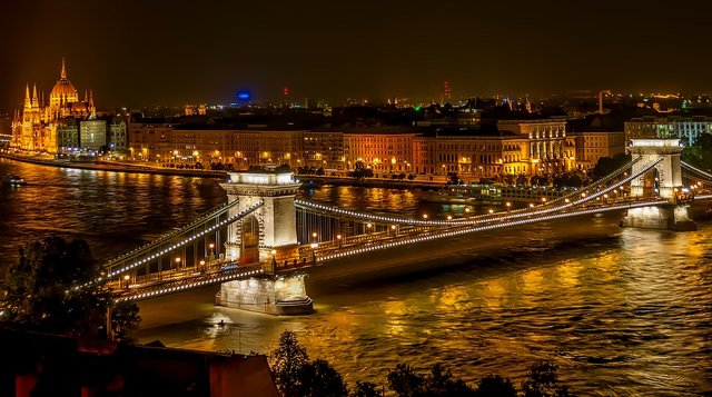 szechenyi-chain-bridge-1758196_960_720.jpg