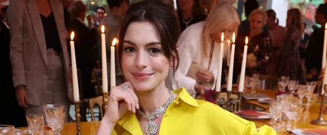 anne-hathaway-valentino-outfit-bulgari-event.webp