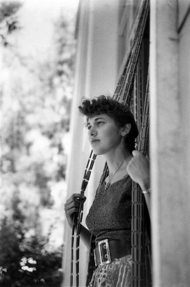 _Ruth Orkin in Italy,_ 1951.jpg