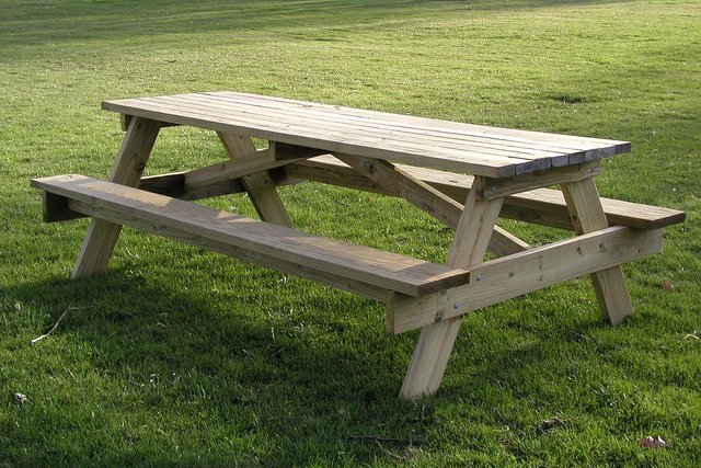 1200px-Picnic_table.jpg