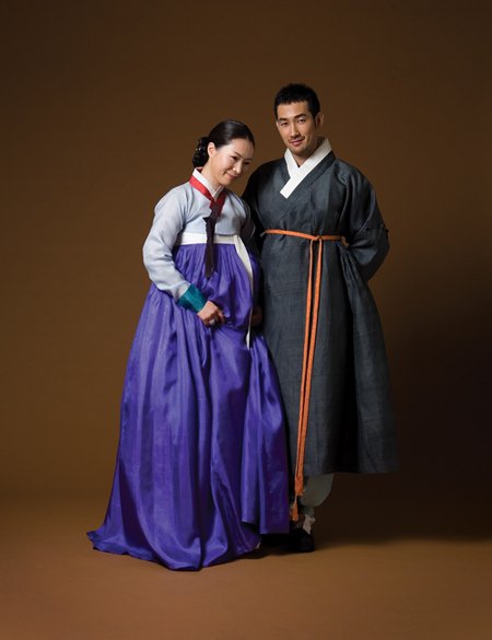 Hanbok_(female_and_male).jpg