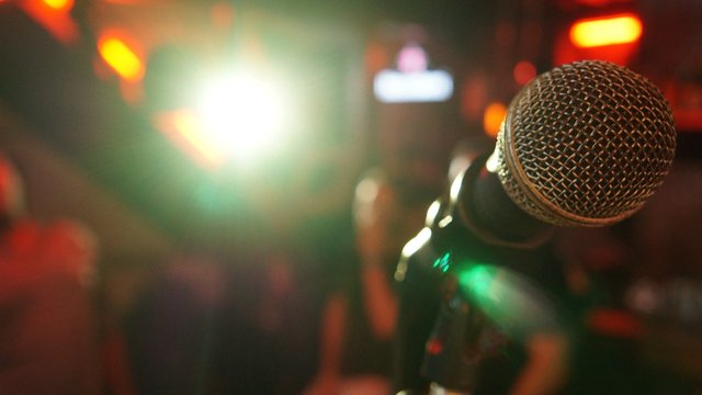 microphone-3989879_1280.jpg