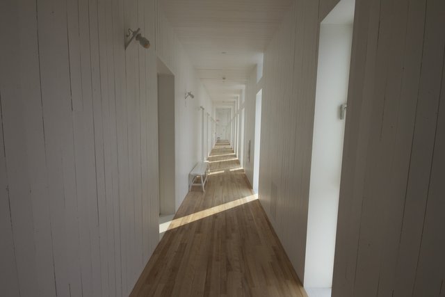 hallway-1284617_1920.jpg