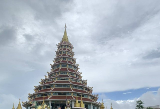 Wat Huay Pla Kang11.jpg