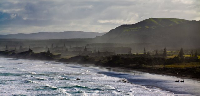 6089279683-muriwai-beach-waves (FILEminimizer).jpg