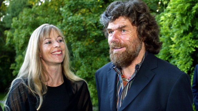 reinhold-messner-mit-seiner-ex-frau-sabine-stehle_857627179_1200x675_d2d40adf4ed07ad849bb30606862a072.jpg