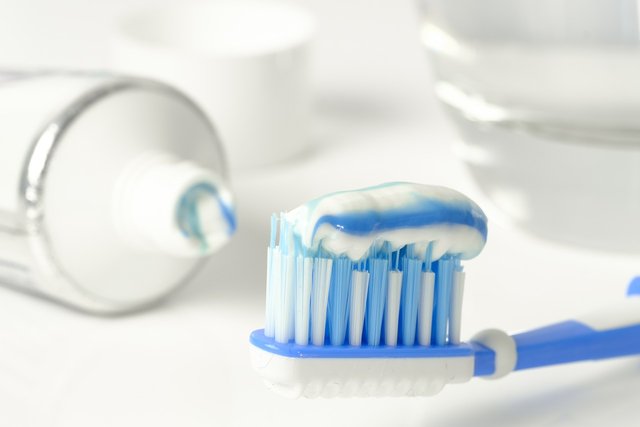 toothpaste-3067569_1280.jpg