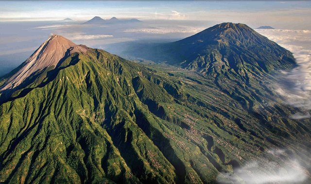 mount-merapi-113620_1280.jpg