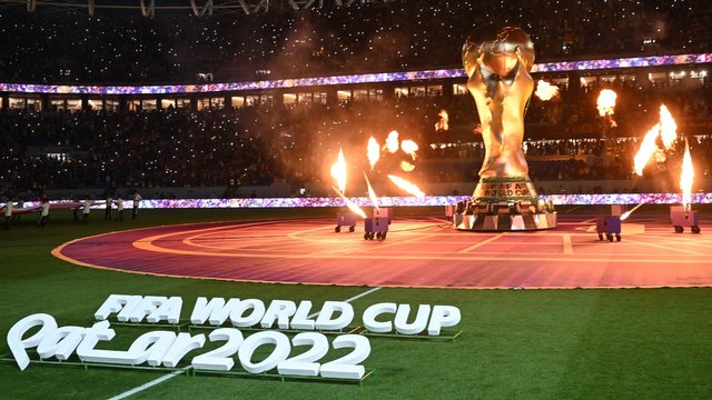 World_Cup_2022_opening_ceremony_trophy.jpg
