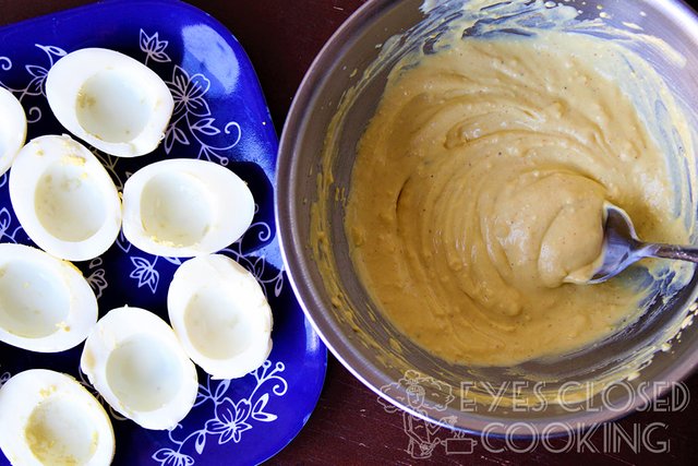 Eyes-Closed-Cooking-Deviled-Eggs-Recipe---04.jpg