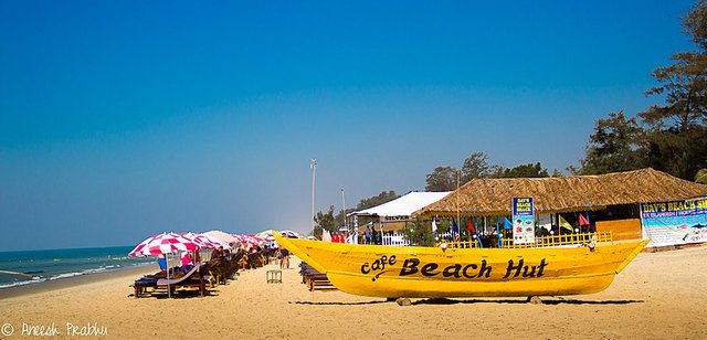 800px-Goa_Beach_-_Baga_Beach.jpg