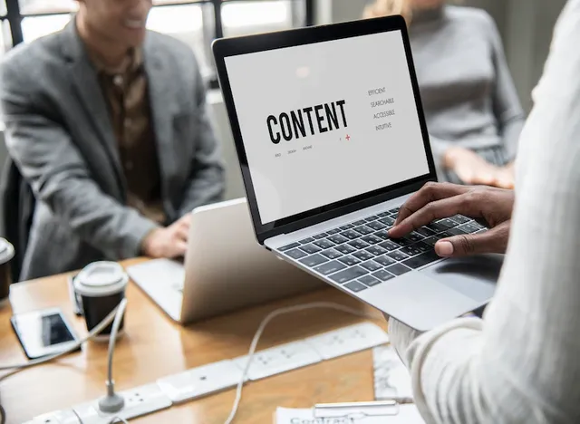 content-concept-laptop-screen_53876-13531.webp