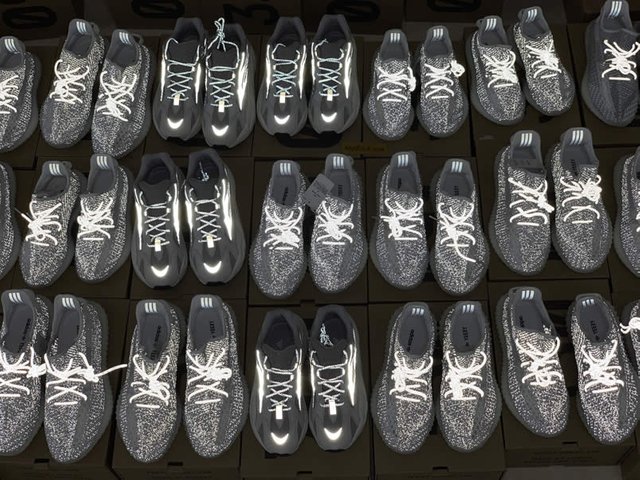 yeezy 350 v2 black non reflective how many pairs The