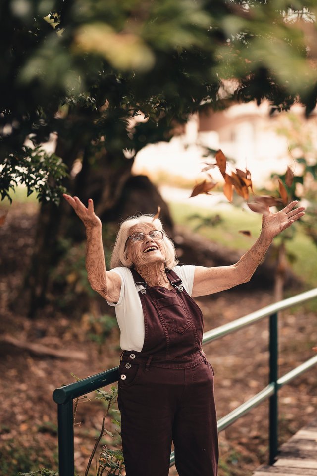 elderly-enjoyment-facial-expression-2050991.jpg