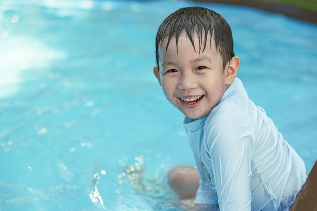 free-photo-of-smiling-boy-sitting-in-water.jpeg