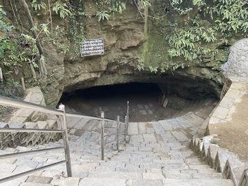 Entrance-to-Mahendra-Cave-in-Pokhara.jpg