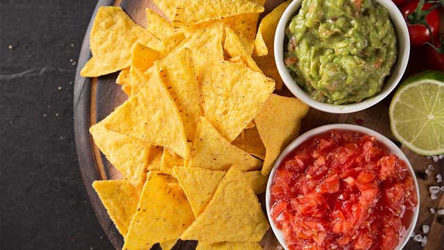 The-Scary-Reason-You-Shouldn’t-Eat-The-Chips-And-Salsa-At-A-Chain-Restaurant.jpg