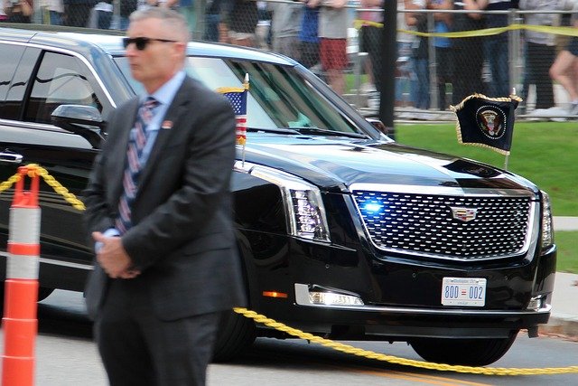 presidential-motorcade-6849169_640 1.jpg