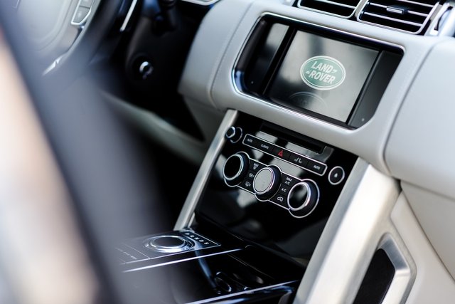 range-rover-2015676_1920.jpg