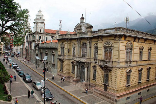 Vista-parcial-del-corazón-de-la-ciudad-de-Mérida.-460-años-de-Mérida-Venezuela.-Foto-Samuel-Hurtado-Camargo-junio-19-de-2018.jpg