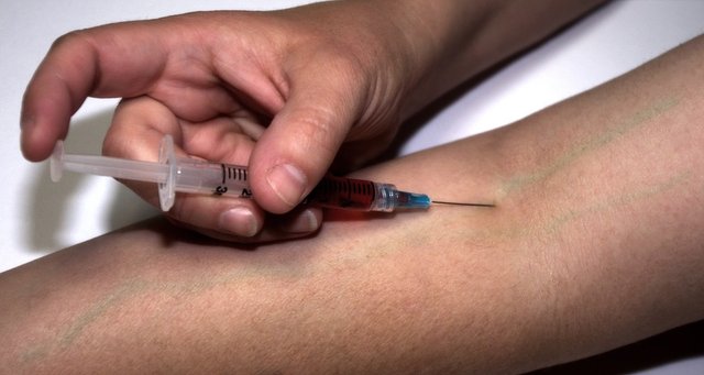 injecting-519389_960_720.jpg