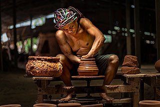 craftmen-making-pottery-2023-11-27-05-16-41-utc-small.jpg