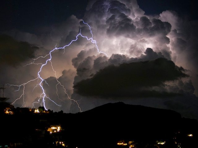 Tormenta-de-verano-a18159634.jpg