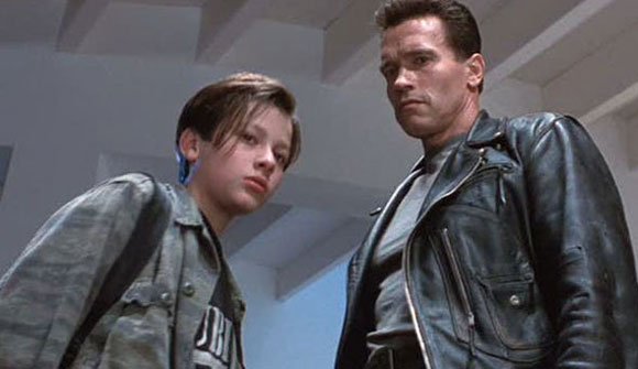 Terminator-2-Edward-Furlong-with-Arnie.jpg