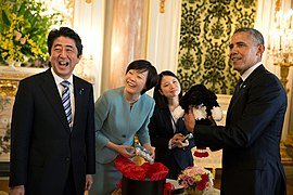 Shinzo_Abe_with_Barack_Obama_laughing,_April_2014.jpg