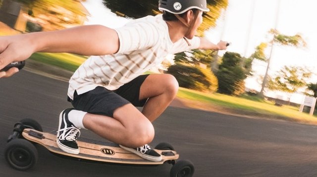 how-to-ride-an-electric -skateboard.jpg