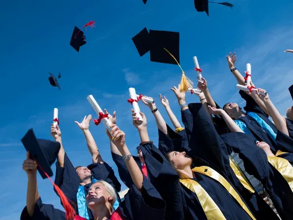 depositphotos_75819677-stock-photo-high-school-graduates-students.jpg