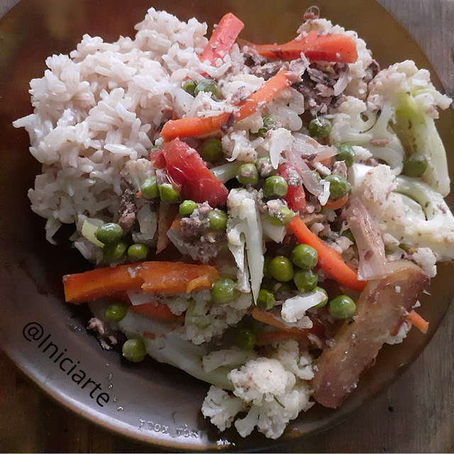 Saltado de anchoveta y coliflor.png