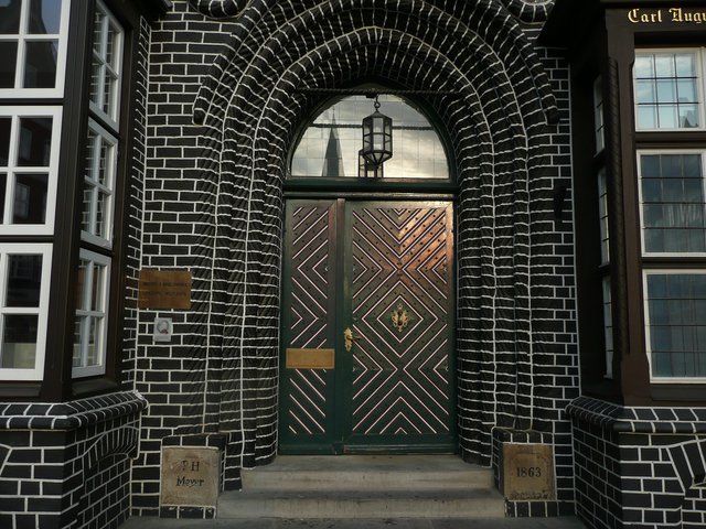 entrance-ge80ebceca_1920.jpg