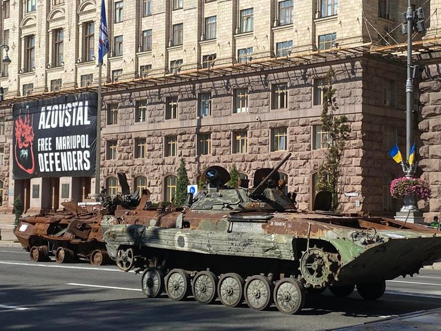 Знищена російська техніка 4 виставка на Хрещатику.jpg