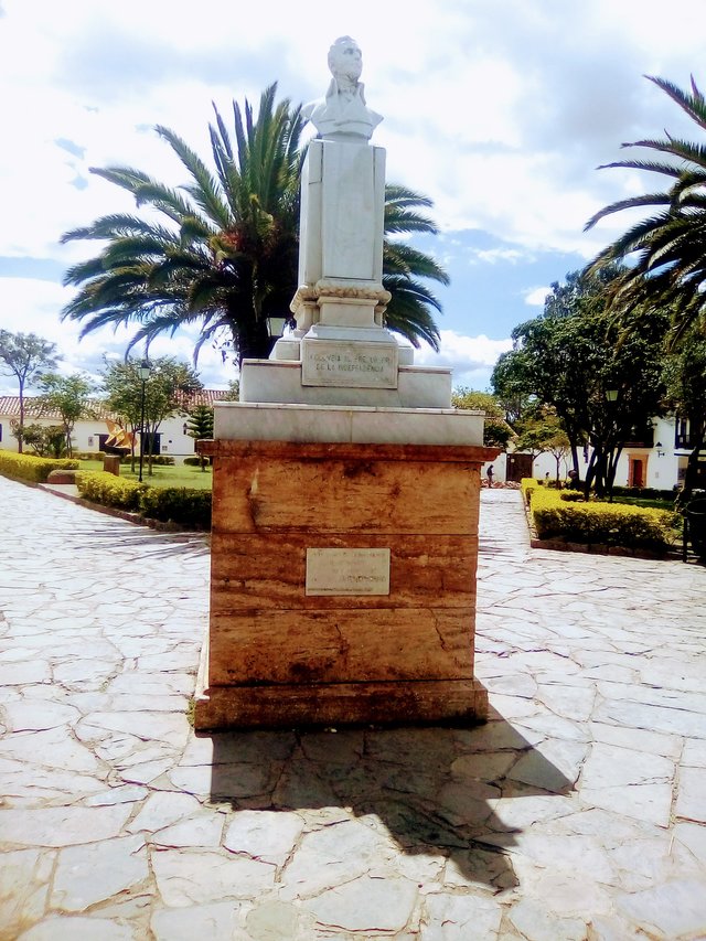 knockdoor, sombra de estatua, flor del pino, carro de cauchos 024.jpg